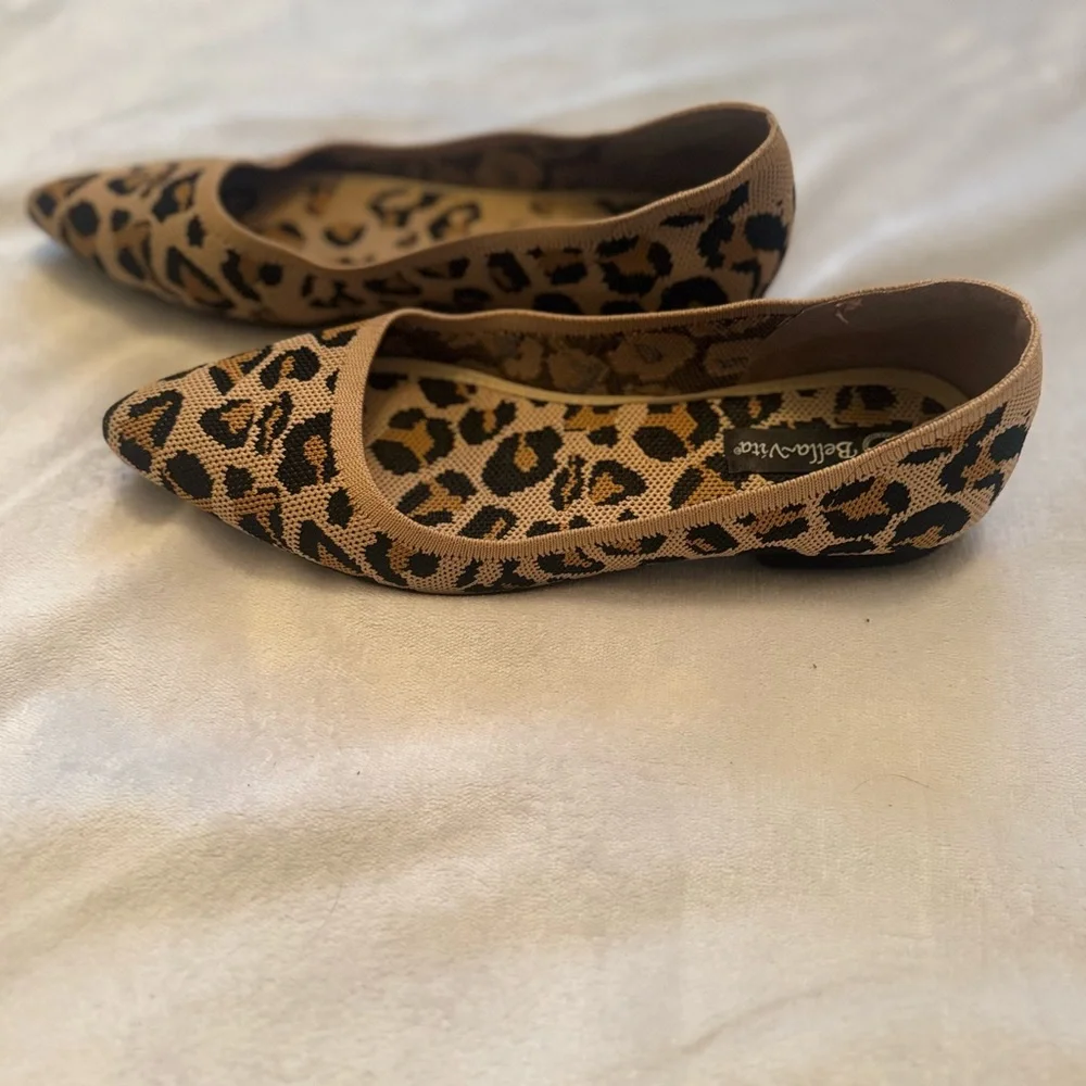 Bella Vita Mireya Leopard Print Pointed Toe‎ Flats Size 9 Animal Print Knit